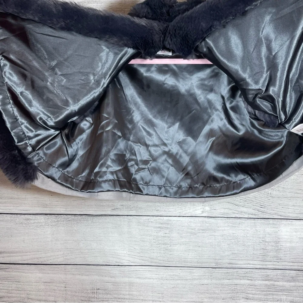 Bandits Girls Gray Faux Fur Cape Sz M